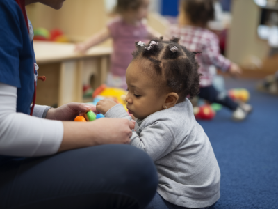 Comment préparer un retour à la crèche après plusieurs semaines d'absence pour maladie : étapes concrètes pour apaiser l'enfant et rassurer la nounou